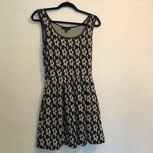 Flower black and white dress